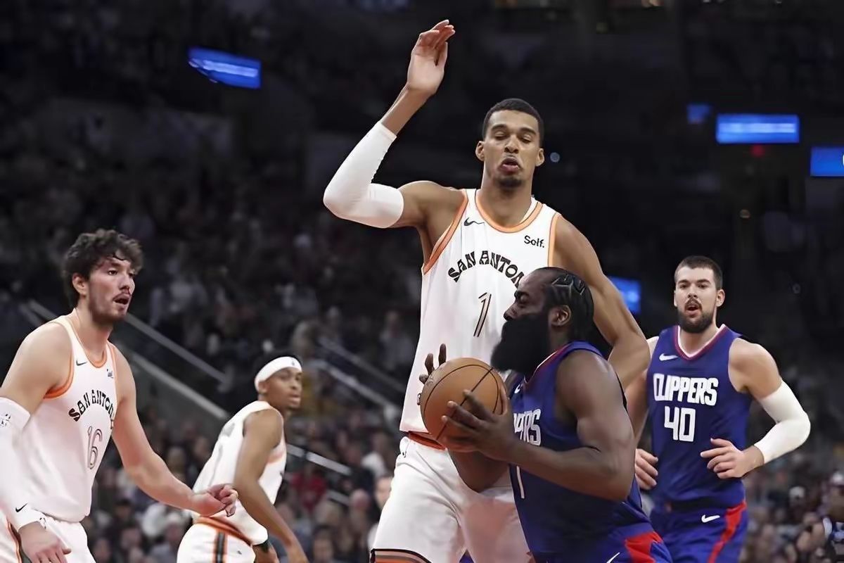 包含圣安东尼奥马刺清晨门线救险，志在国王杯名次提升，球迷炸锅，阵容厚度经受考验的词条-满冠体育入口