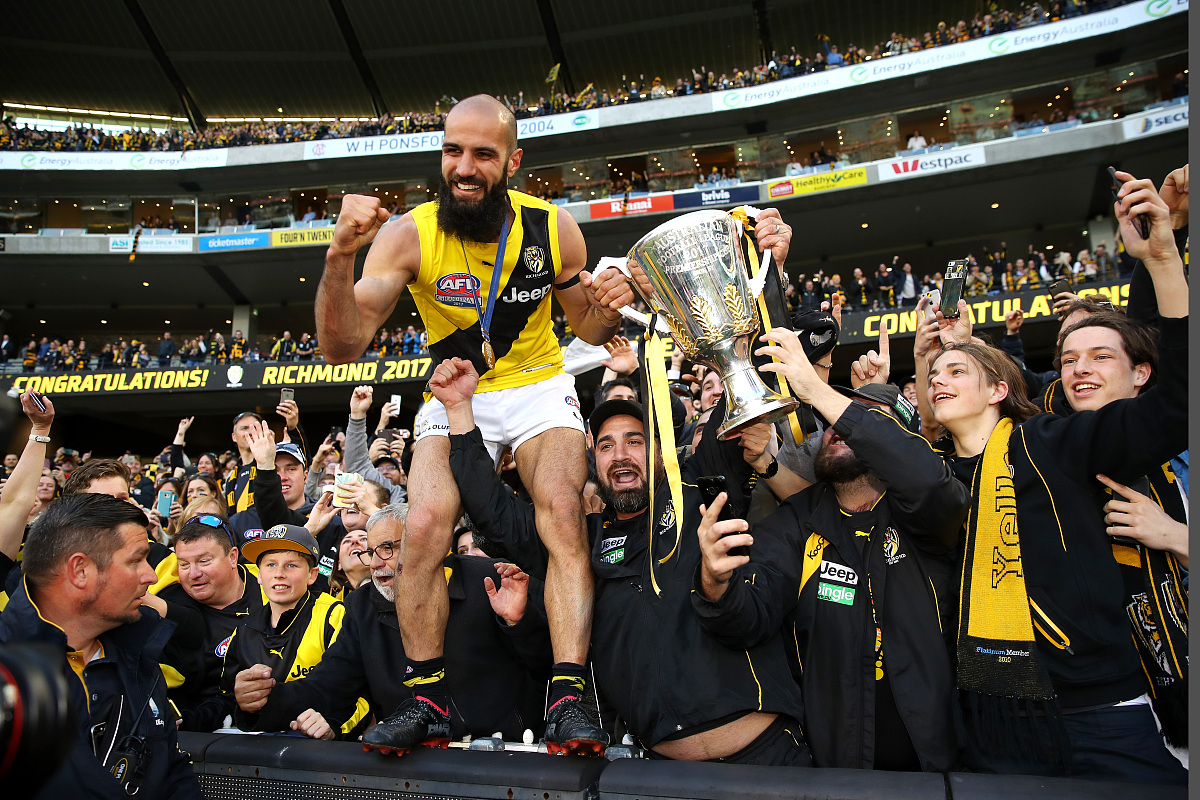 转折点！瓦伦西亚完成体检；NBA季后赛冲刺阶段攻防权衡；底气十足；阵容厚度经受考验的简单介绍