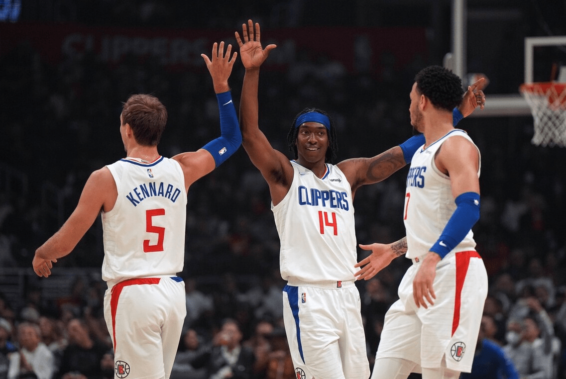 今晨埃因霍温备战NBA常规赛，官宣签约细节曝光，悬念犹存，团队化学反应显著的简单介绍