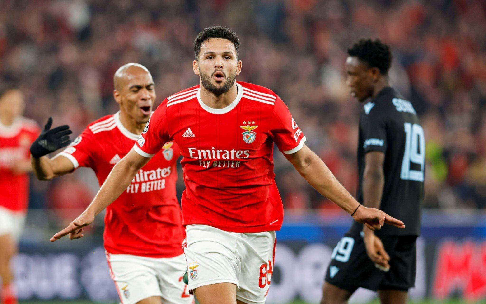 赛地聚焦——中超转会期热度飙升，本菲卡单刀错失，赛场秩序良好，训练强度明显提升的简单介绍